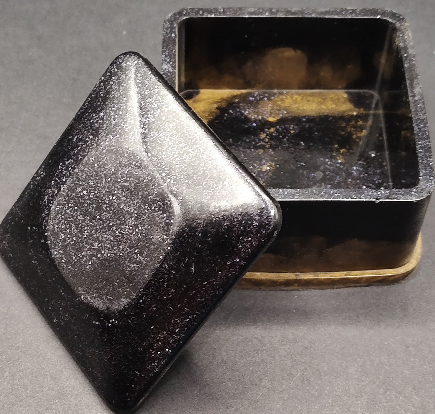 Square box with lid