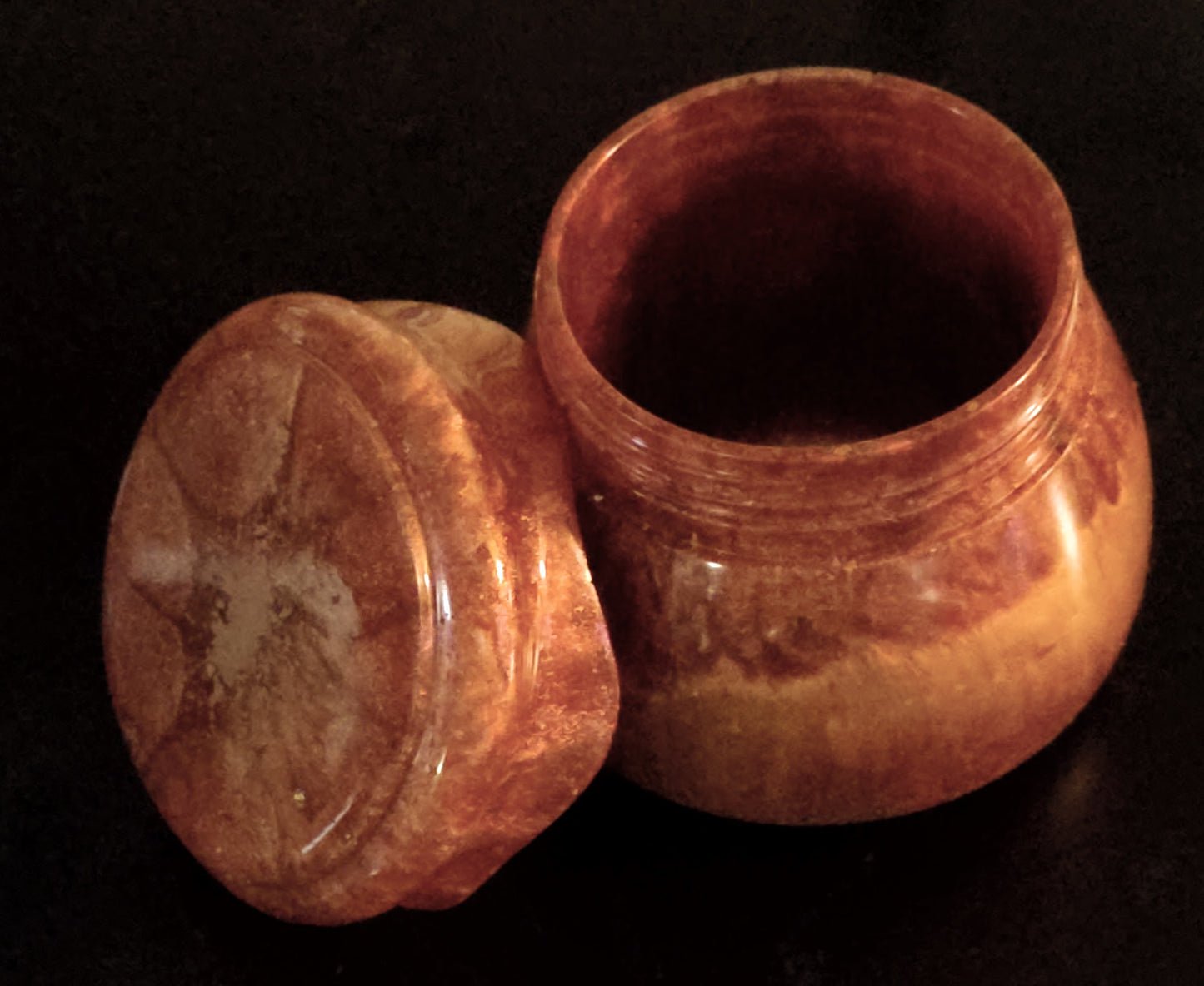 Honey pot jar with screw on lid